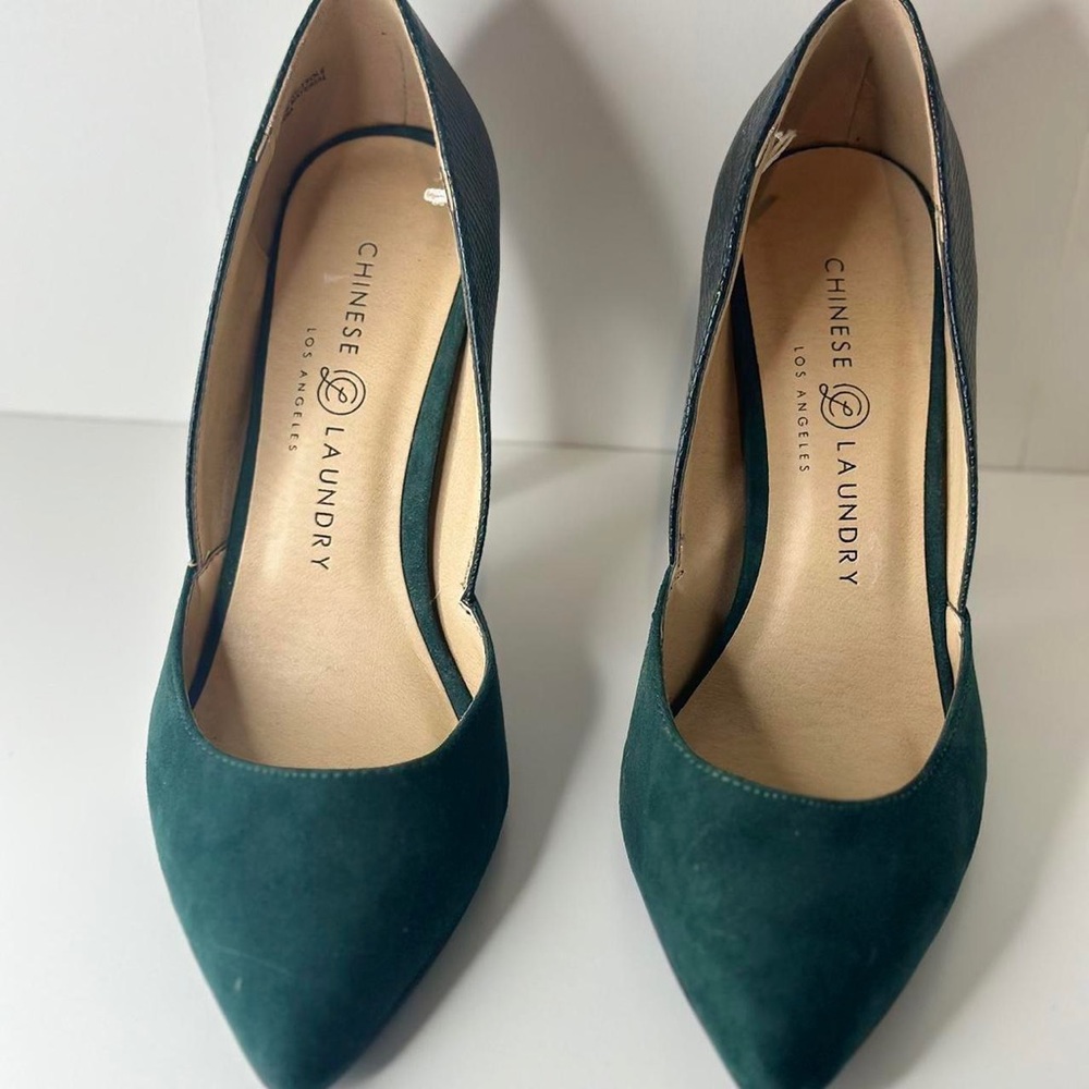Chinese Laundry, dark teal/ emerald green, pointed toe heels. Size 7.